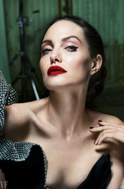 Angelina Jolie Net Worth $160 million
